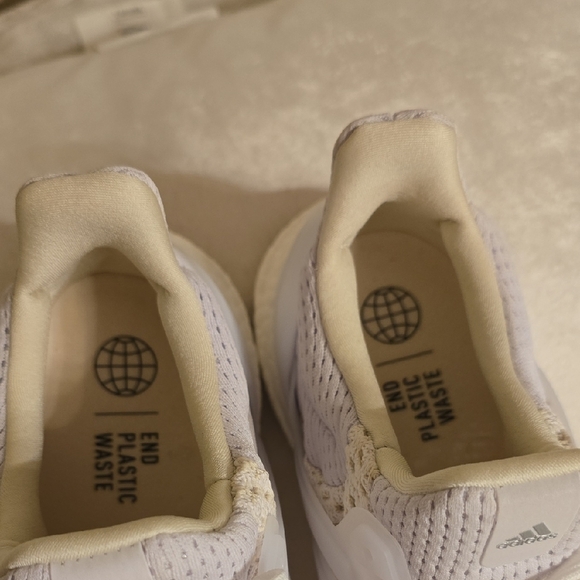 Adidas Women's White Sneakers NWOT - Picture 8 of 11